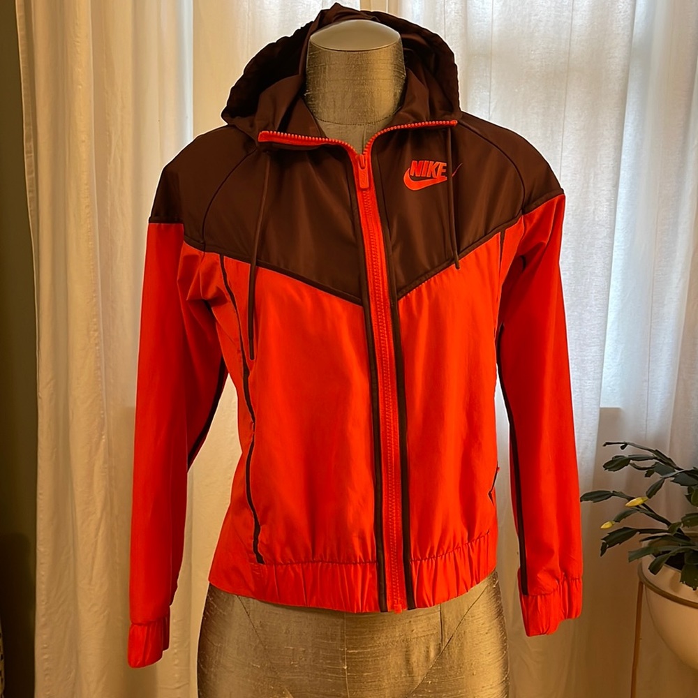 NIKE Orange Hooded Windrunner Jacket with Pockets 🧡